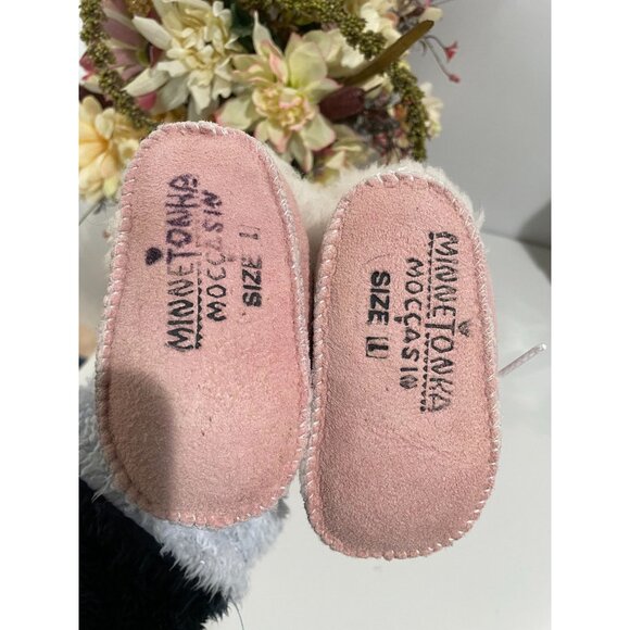 Minnetonka Baby Moccasin Booties Size 1 Pink & White Leather & Wool - Picture 1 of 9
